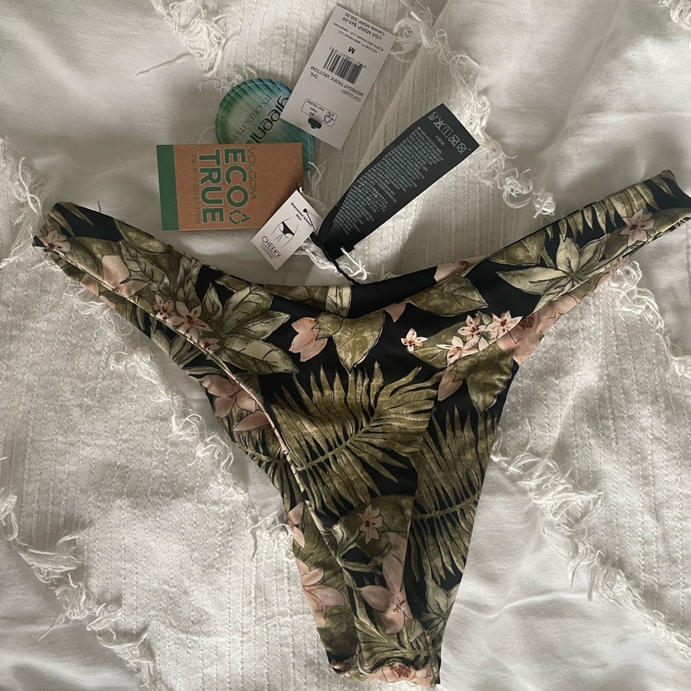 NWT volcom bikini bottoms
